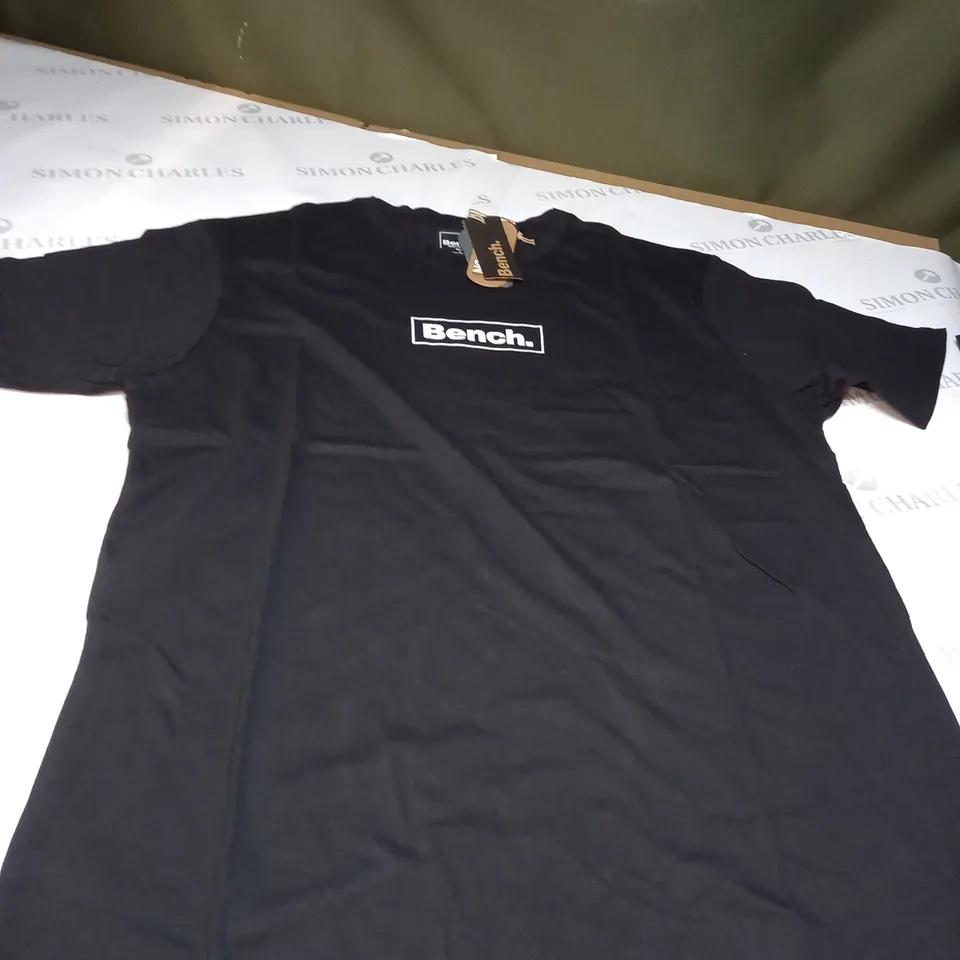 LARGE BENCH BLACK T-SHIRT 