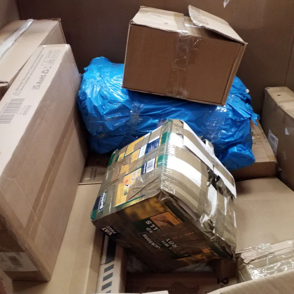 PALLET CONTAINING ASSORTED PRODUCTS INCLUDING AIR FRYER, 2-IN-1 BOOSTER SEAT/BACKPACK, BABY HIGH CHAIR, PET COACH, END TABLE & AIR MATTRESS 