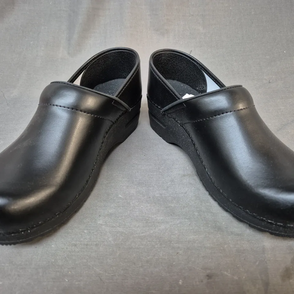 BOXED PAIR OF SANITA SHOES IN BLACK EU SIZE 38