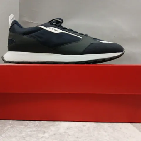 BOXED PAIR OF HUGO ICELIN RUNN PUMF SHOES IN BLACK/NAVY/WHITE SIZE UK 7