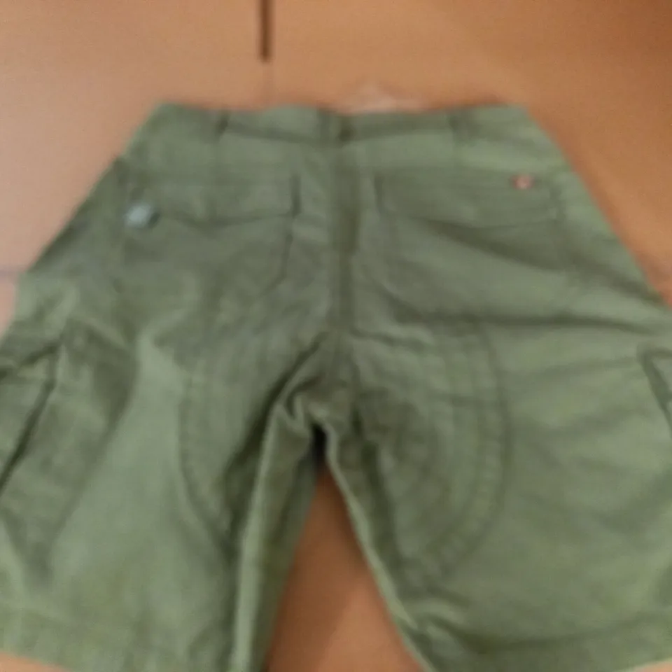 &SONS ARMY PLUS SHORTS GREEN - 32