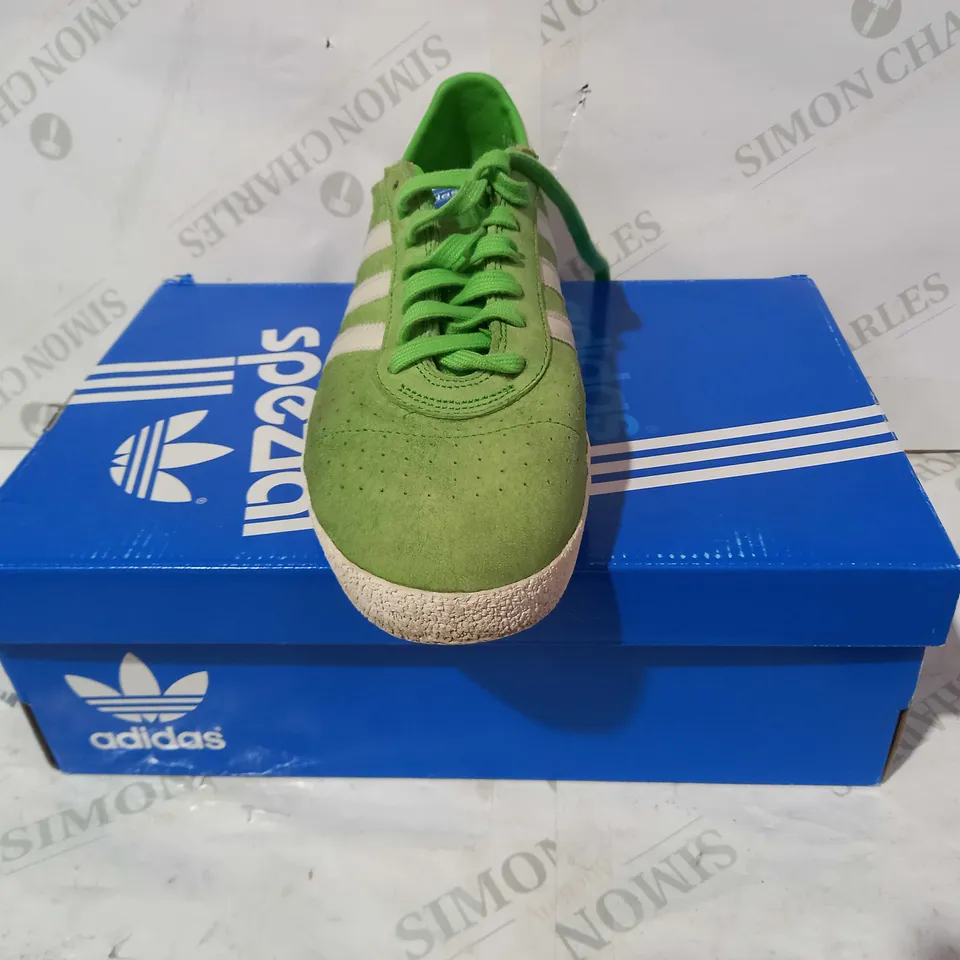 BOXED PAIR OF ADIDAS TRAINERS IN GREEN/WHITE UK SIZE 11