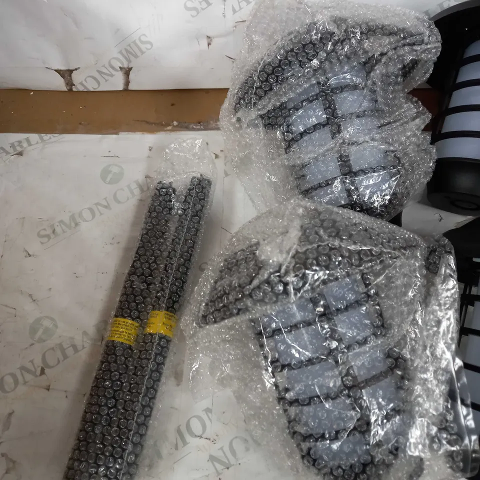 BELL & HOWELL SET OF 4 SOLAR 21 LUMENS DUAL FUNCTION FLAME/ WHITE STAKE LIGHTS