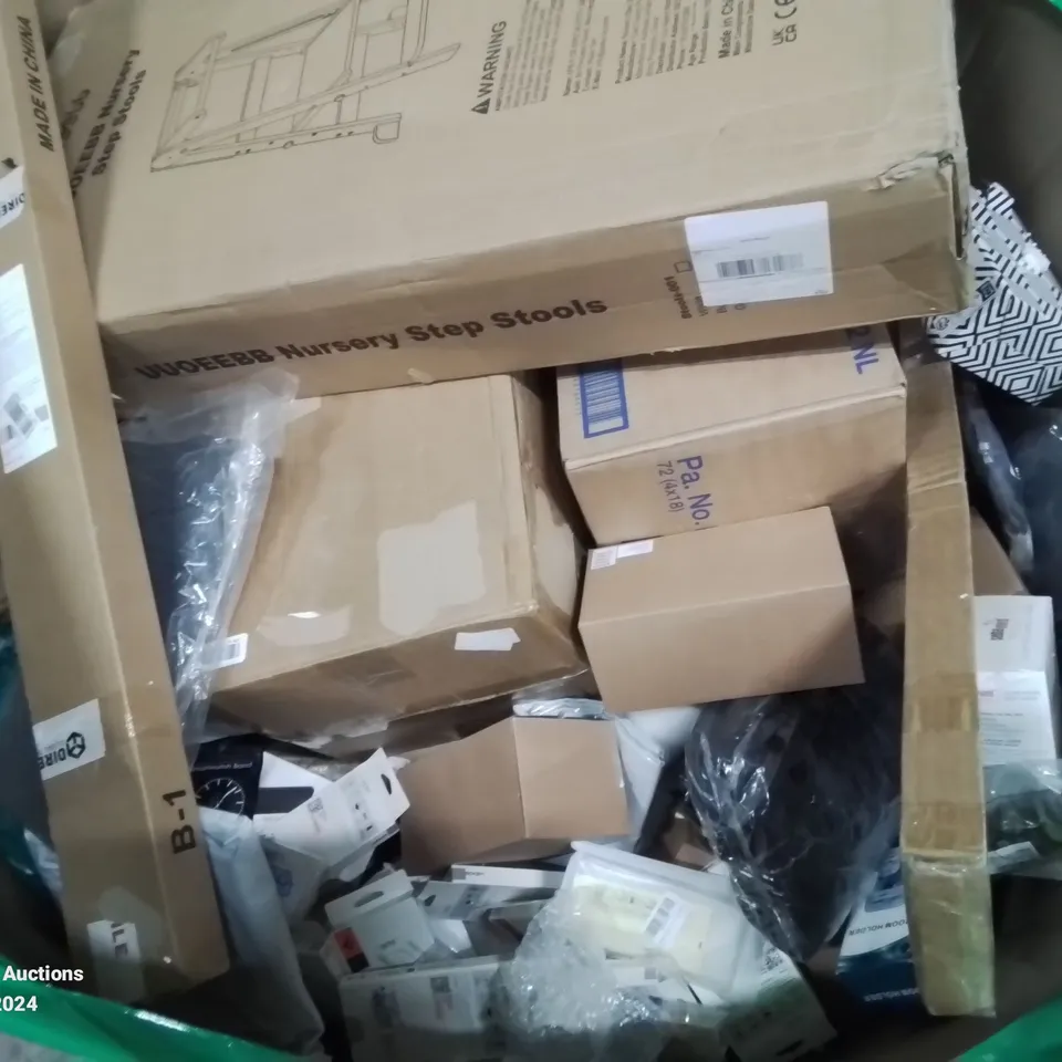 PALLET CONTAINING VARIOUS ASSORTED ITEMS TO INCLUDE: LOTS OF PHONE CASES, SMARTWATCH STRAPS, STEP STOOL ETC.
