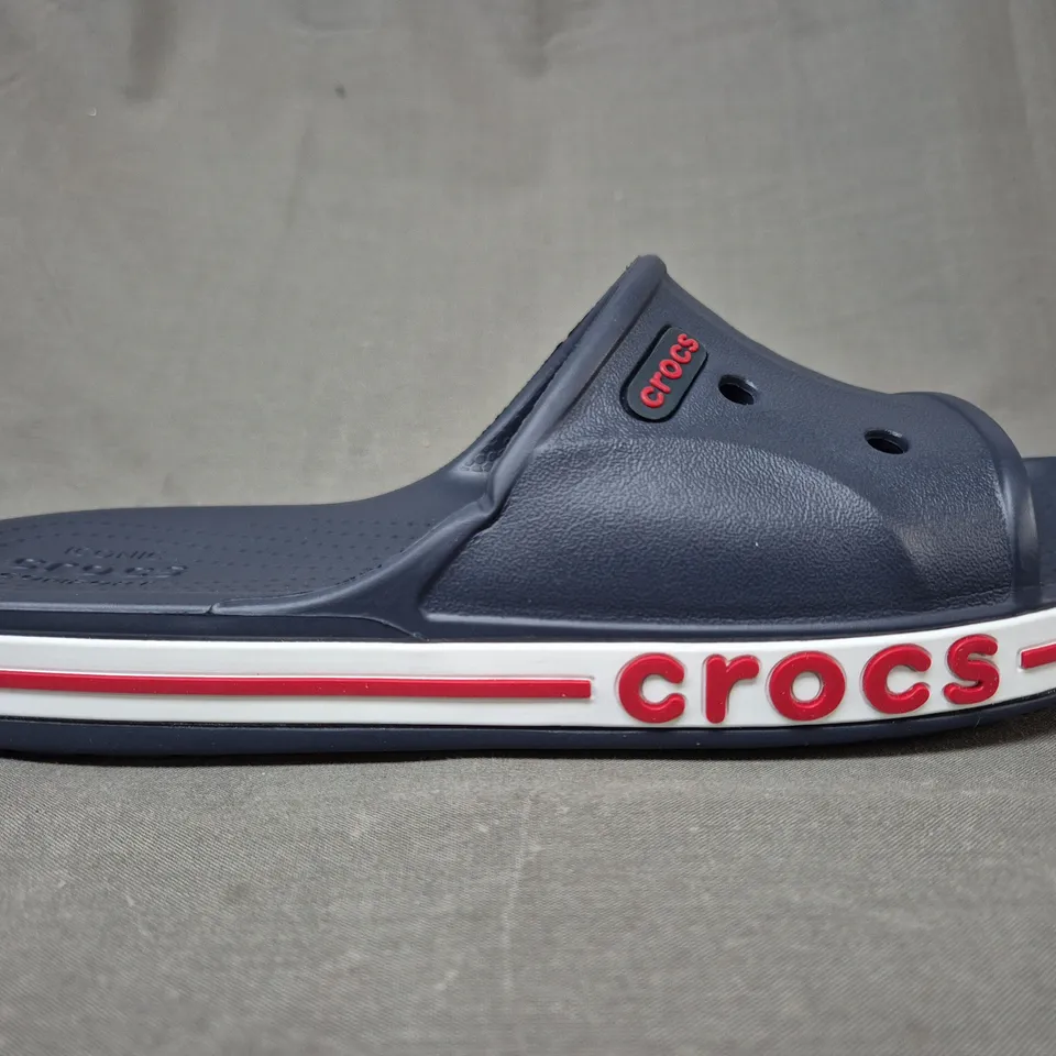 PAIR OF CROCS BAYABAND SLIDERS IN NAVY UK SIZE M5/W6