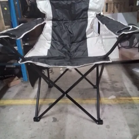 BAGGED VOYAGER CAMPING CHAIR BLACK AND GREY