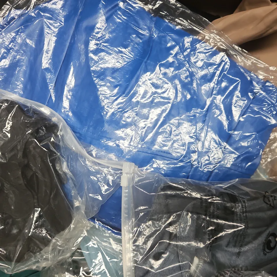 APPROXIMATELY 20 ASSORTED CLOTHING AND FASHION PRODUCTS IN VARIOUS STYLES AND SIZES - COLLECTION ONLY