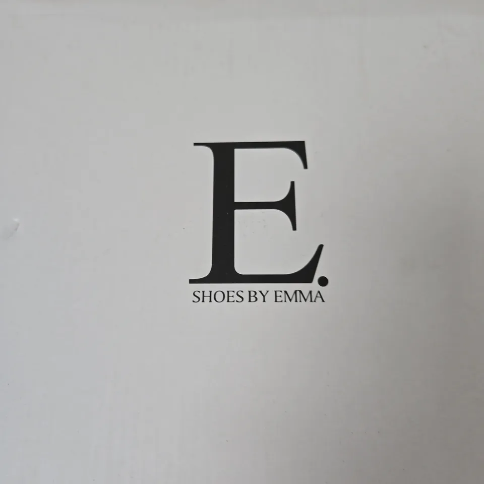 E SHOES BY EMMA ALICE BLACK ANKLE BOOTS, UK 8