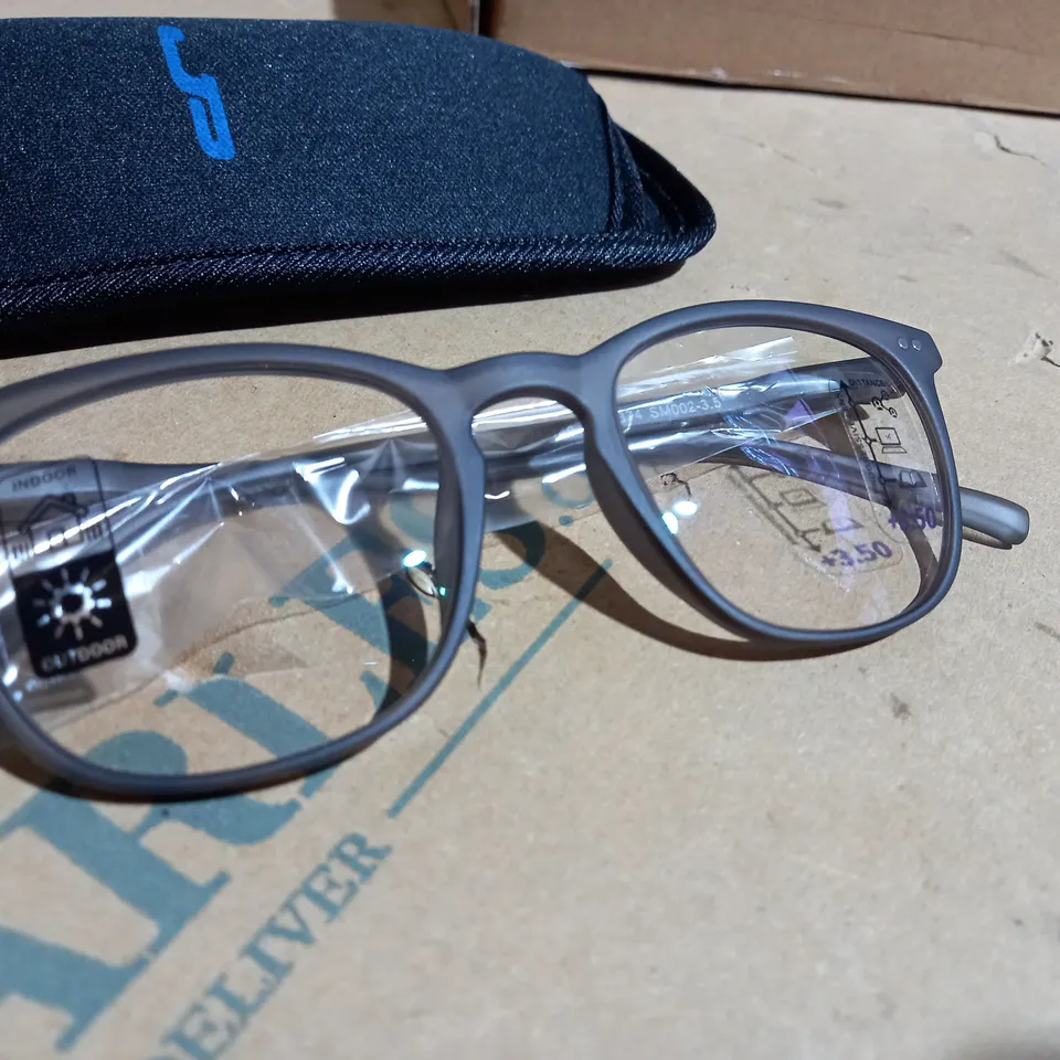 6 x BRAND NEW JP PHOTOCROMATIC PROGRESSIVE READING GLASSES STRENGTH 3.50 SMOKE