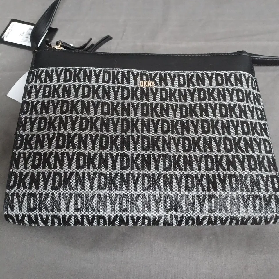 DKNY CROSS BODY SOHO BAG