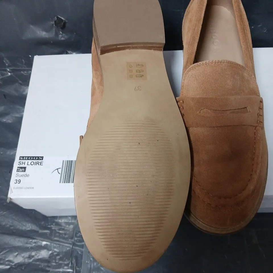 SHOON LOIRE TAN SUEDE CLASSIC LOAFERS – MEN'S, SIZE 39