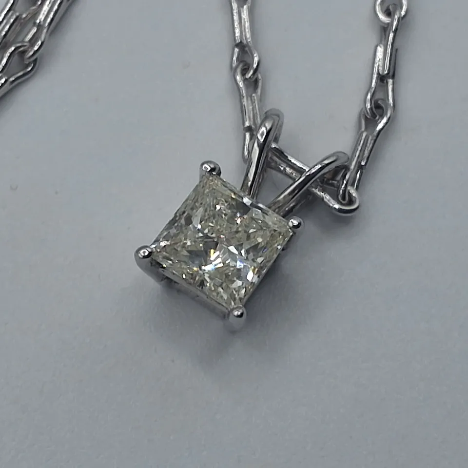 18CT WHITE GOLD PENDANT CHAIN SET WITH A NATURAL PRINCESS CUT DIAMOND