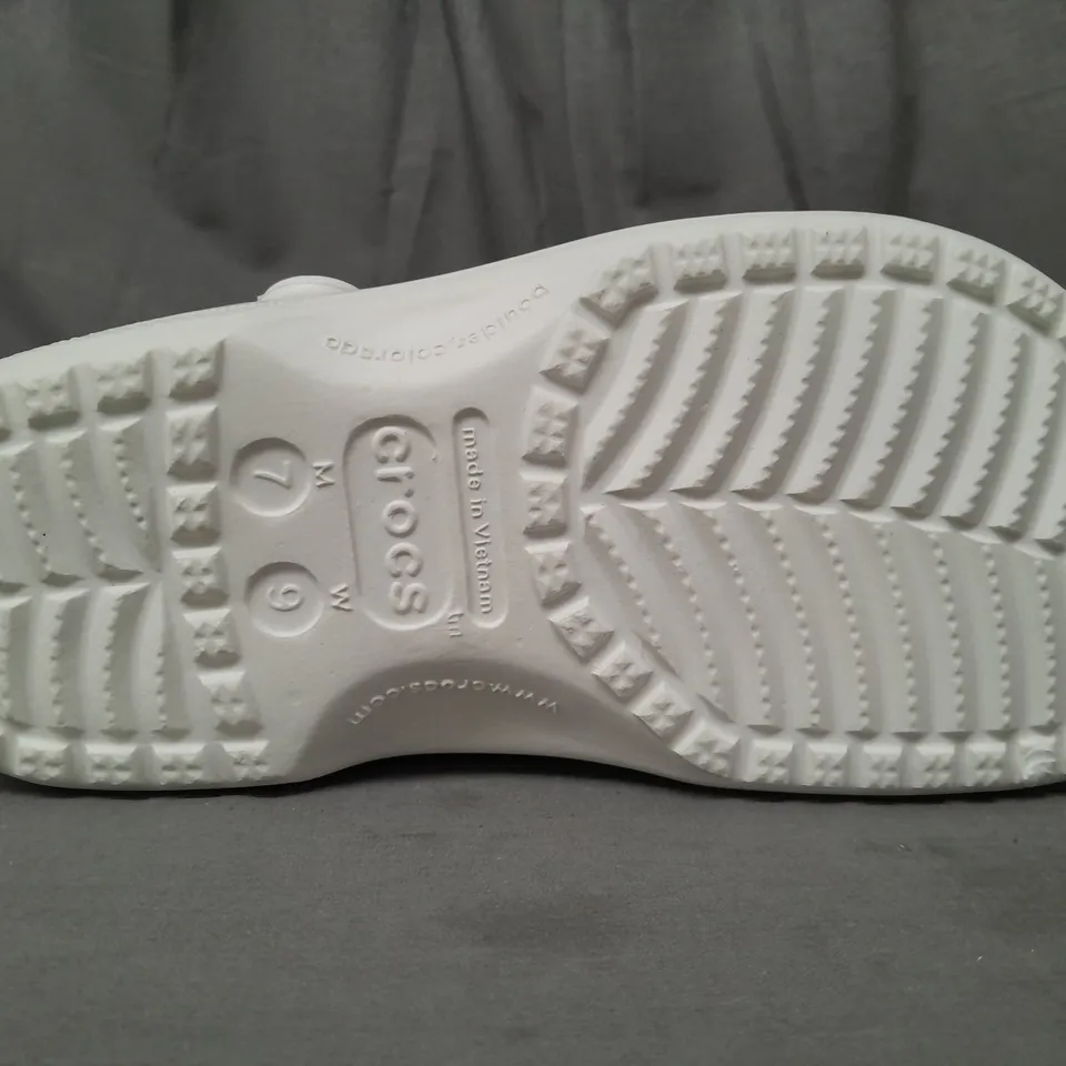 PAIR OF CROCS CLASSICS IN OFF-WHITE UK SIZE M6/W7