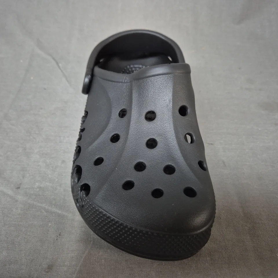 PAIR OF CROCS BAYA CLOGS IN BLACK UK SIZE M3/W4