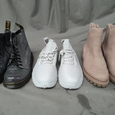 BOX OF APPROXIMATELY 15 ASSORTED PAIRS OF SHOES AND FOOTWEAR ITEMS IN VARIOUS COLOURS, STYLES, AND SIZES - COLLECTION ONLY