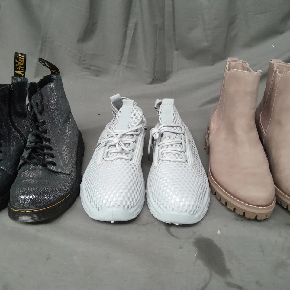 BOX OF APPROXIMATELY 15 ASSORTED PAIRS OF SHOES AND FOOTWEAR ITEMS IN VARIOUS COLOURS, STYLES, AND SIZES - COLLECTION ONLY