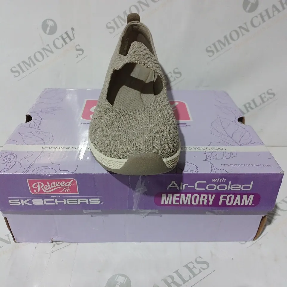 BOXED PAIR OF SKECHERS RELAXED FIT SHOES IN TAUPE UK SIZE 5