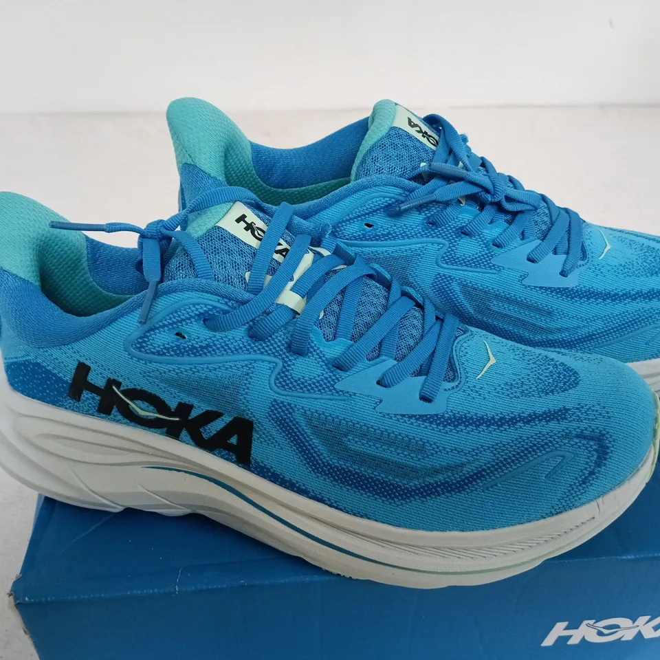 HOKA CLIFTON 10 SIZE 9