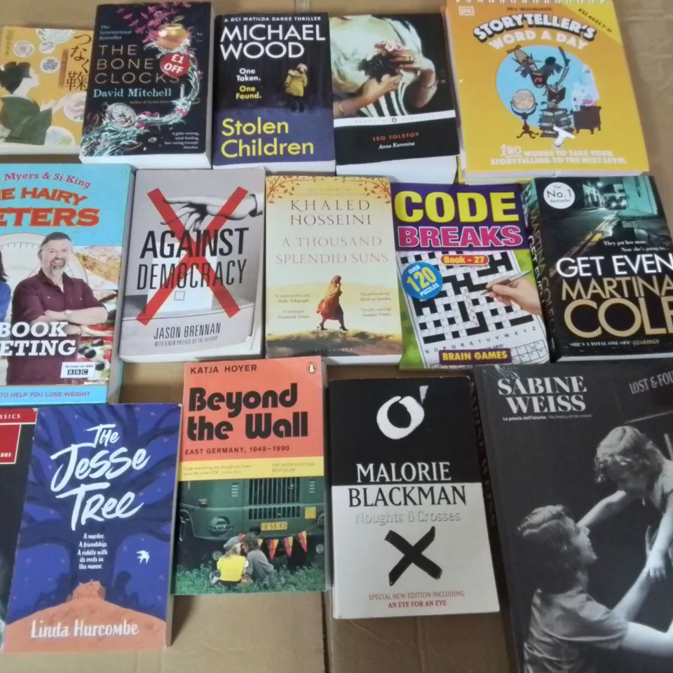 LARGE QUANTITY OF ASSORTED BOOKS TO INCLUDE A HAUNTING HILL, KOREAN STORIES, WOMEN HOLDING THINGS AND THIEVES GAMBIT