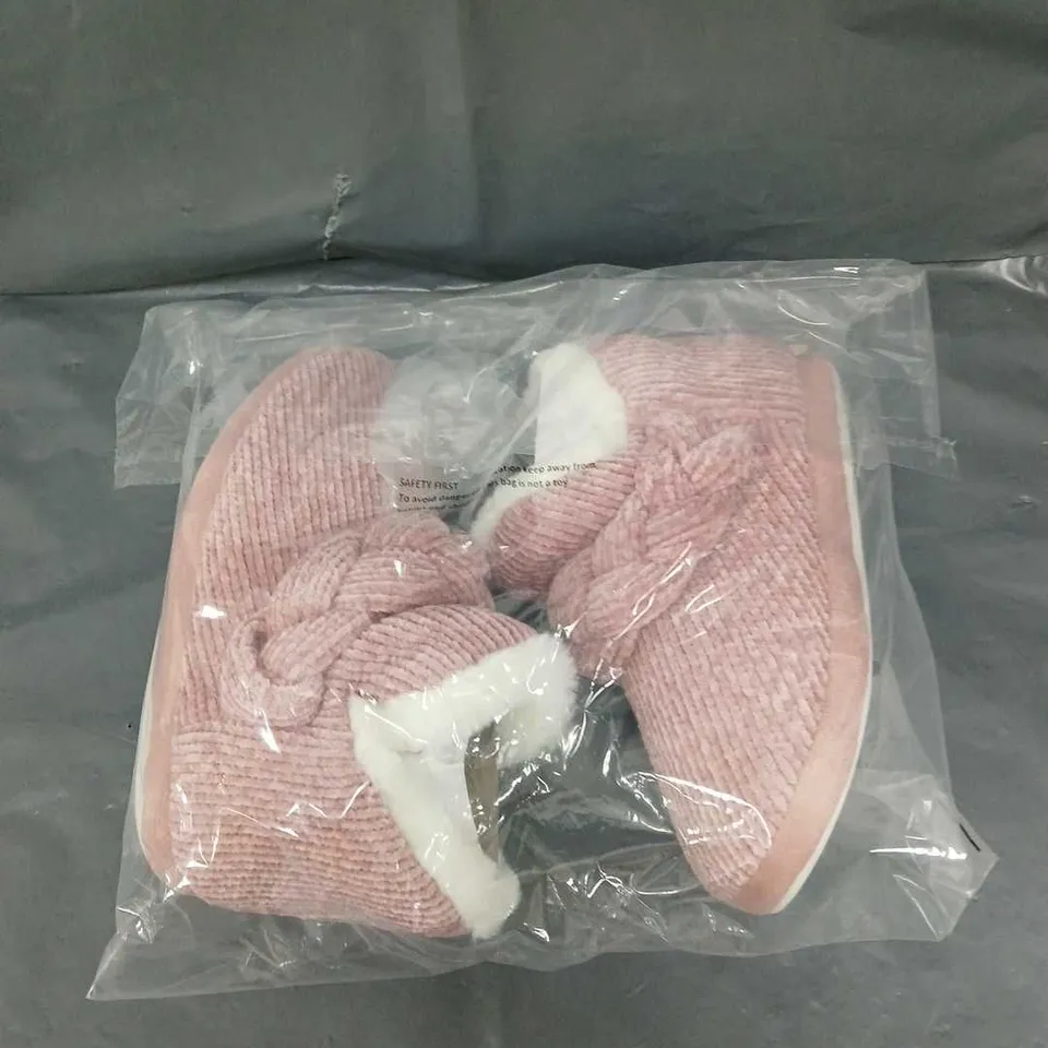 10 BAGGED DUNLOP SLIPPERS PINK - 5/38