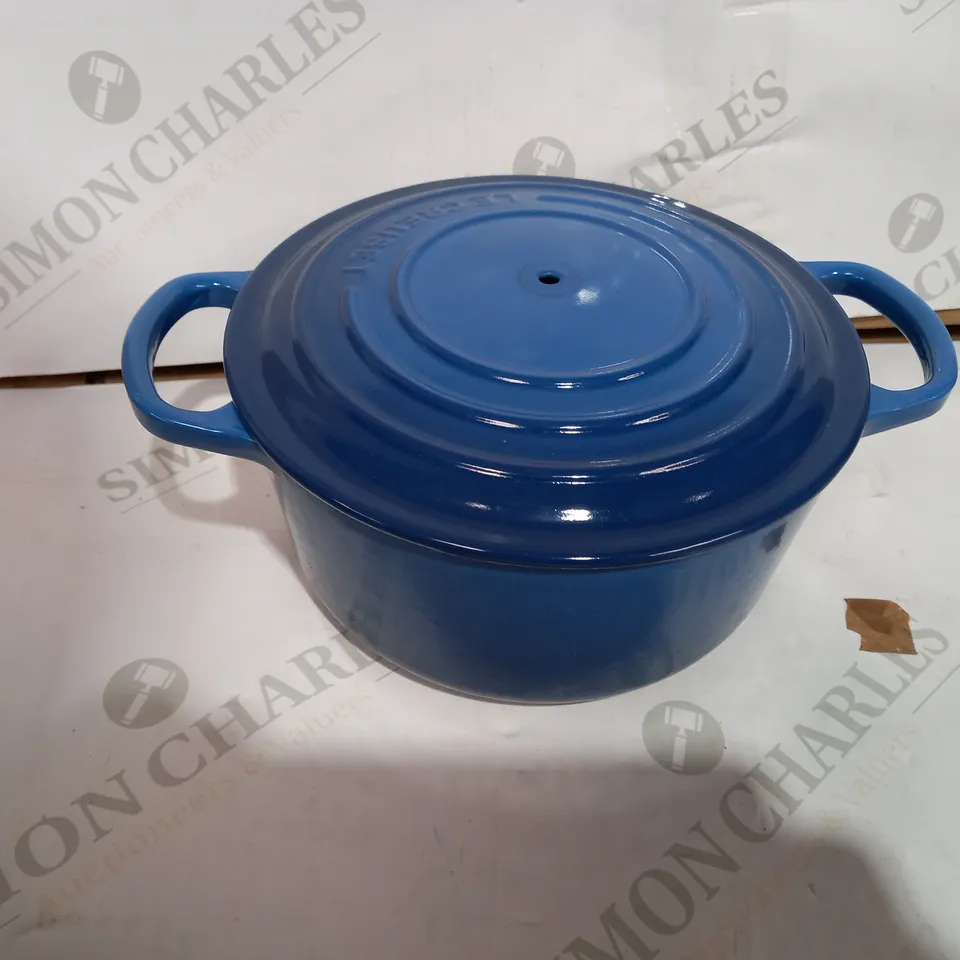 LE CREUSET SIGNATURE CAST IRON ROUND CASSEROLE POT