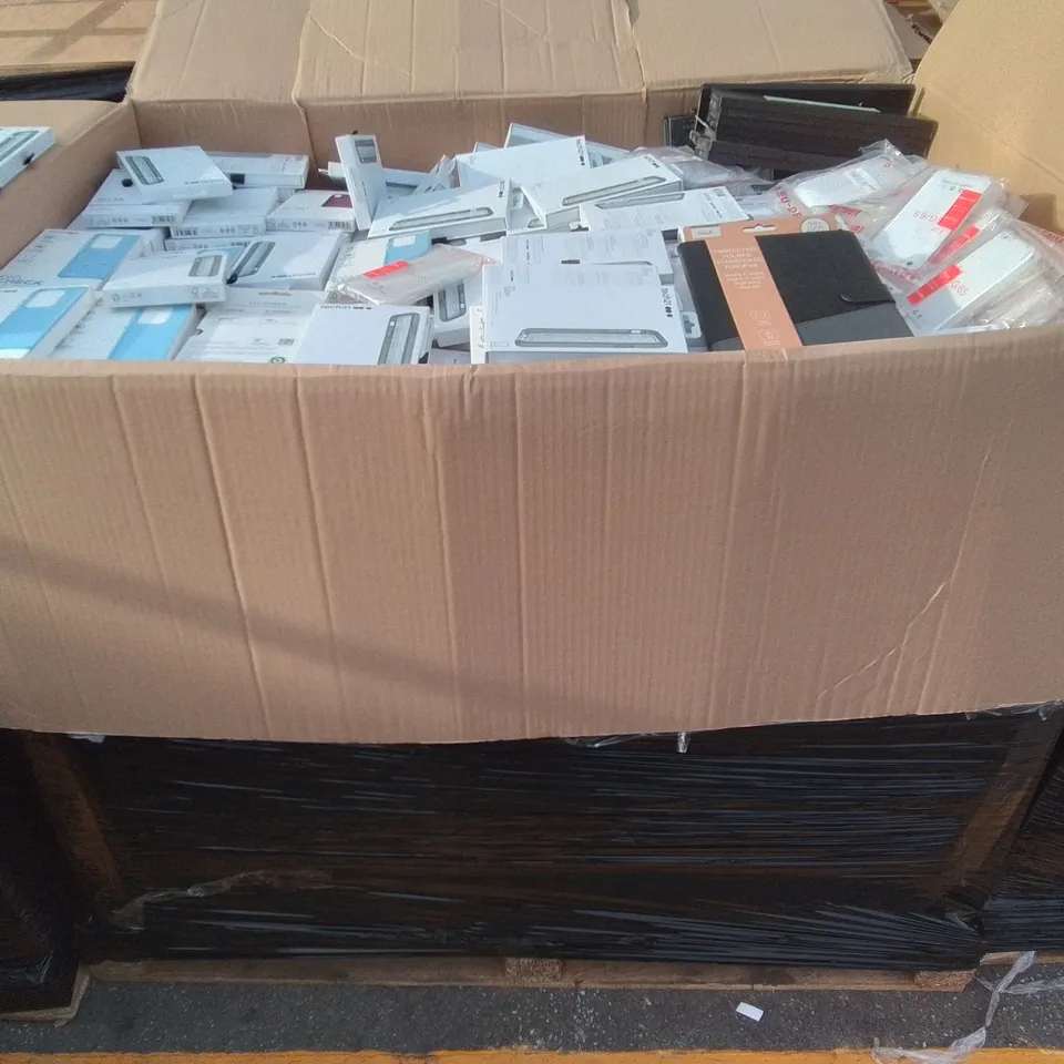 PALLET CONTAINING A LARGE QUANTITY OF ASSORTED BRAND NEW PHONE AND TABLET CASES 