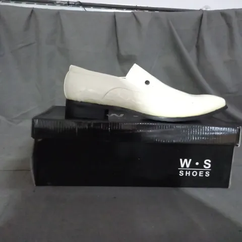 APPROXIMATELY 10 BOXED PAIR OF LOAFERS IN VARIOUS SIZES