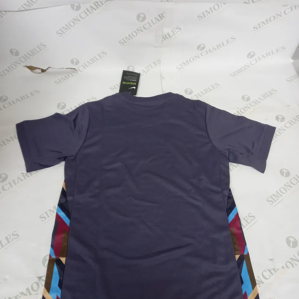 ENGLAND FC AWAY JERSEY AND SHORTS SIZE 26