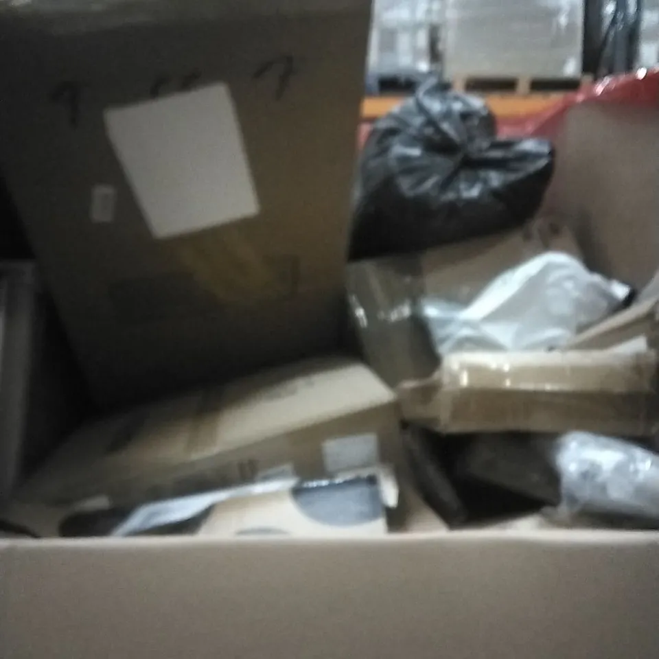 PALLET OF ASSORTED ITEMS INCLUDING; ROLLER BLIND, GLASS MIRROR 