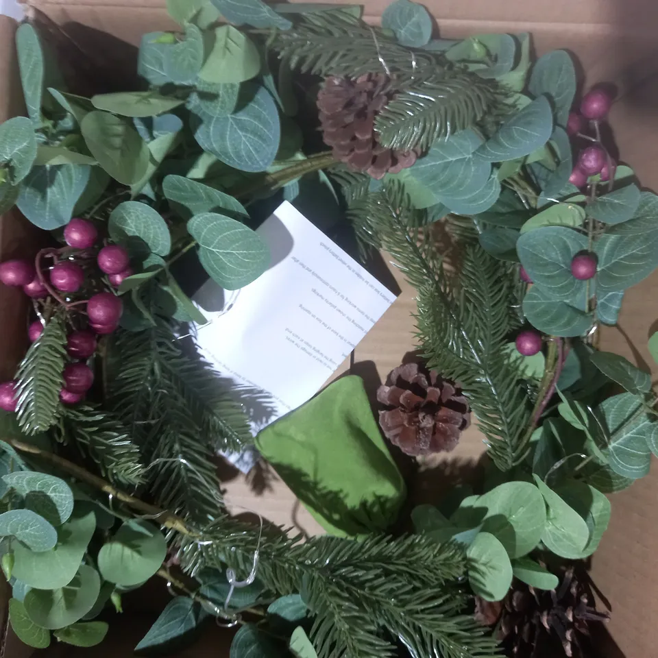 BOXED SARA DAVIES EUCALYPTUS AND BERRY PRE LIT GARLAND