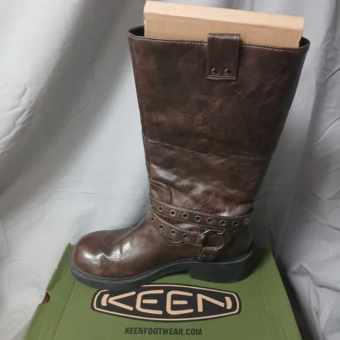KEEN WOMEN’S KNEE-HIGH LEATHER BOOTS – DARK EARTH, UK 7 (US 9.5)