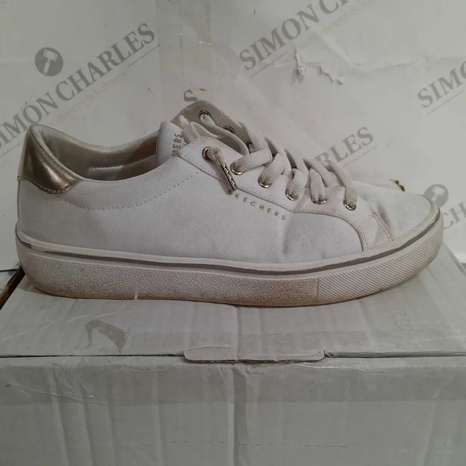 BOXED PAIR OF SKECHERS STREET LACE TRAINERS IN WHITE SIZE 5.5