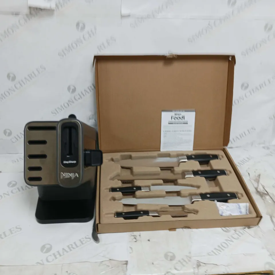 BOXED NINJA FOODI STAYSHARP KNIFE BLOCK WITH INTEGRATED SHARPENER K32005UK