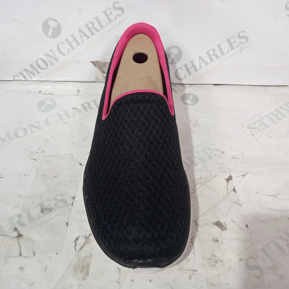 PAIR OF BOXED SKECHERS GO WALK 6 SHOES IN BLACK & PINK, UK SIZE 5.5