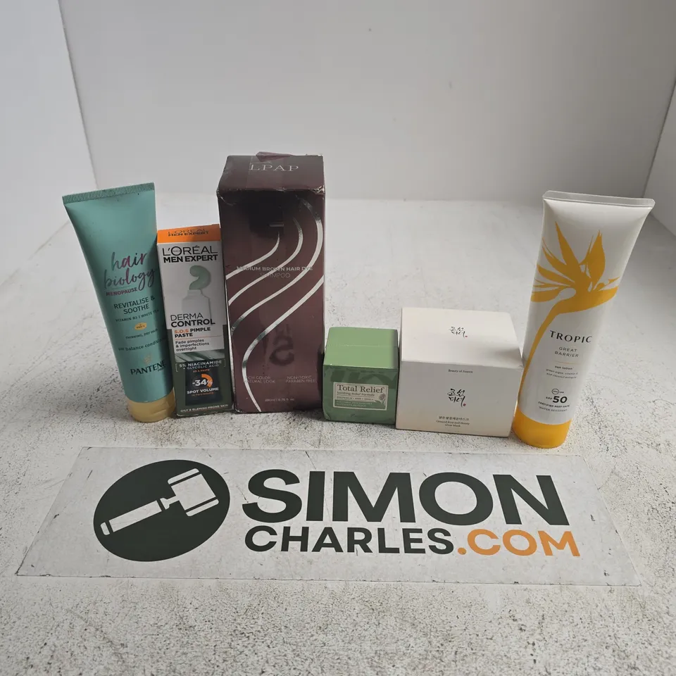 APPROXIMATELY 15 ASSORTED HEALTH & BEAUTY PRODUCTS TO INCLUDE TROPIC GREAT BARRIER, BEAUTY OF JOSEON GLOW MASK, TOTAL RELIEF SOOTHING RELIEF FORMULA, ETC - COLLECTION ONLY