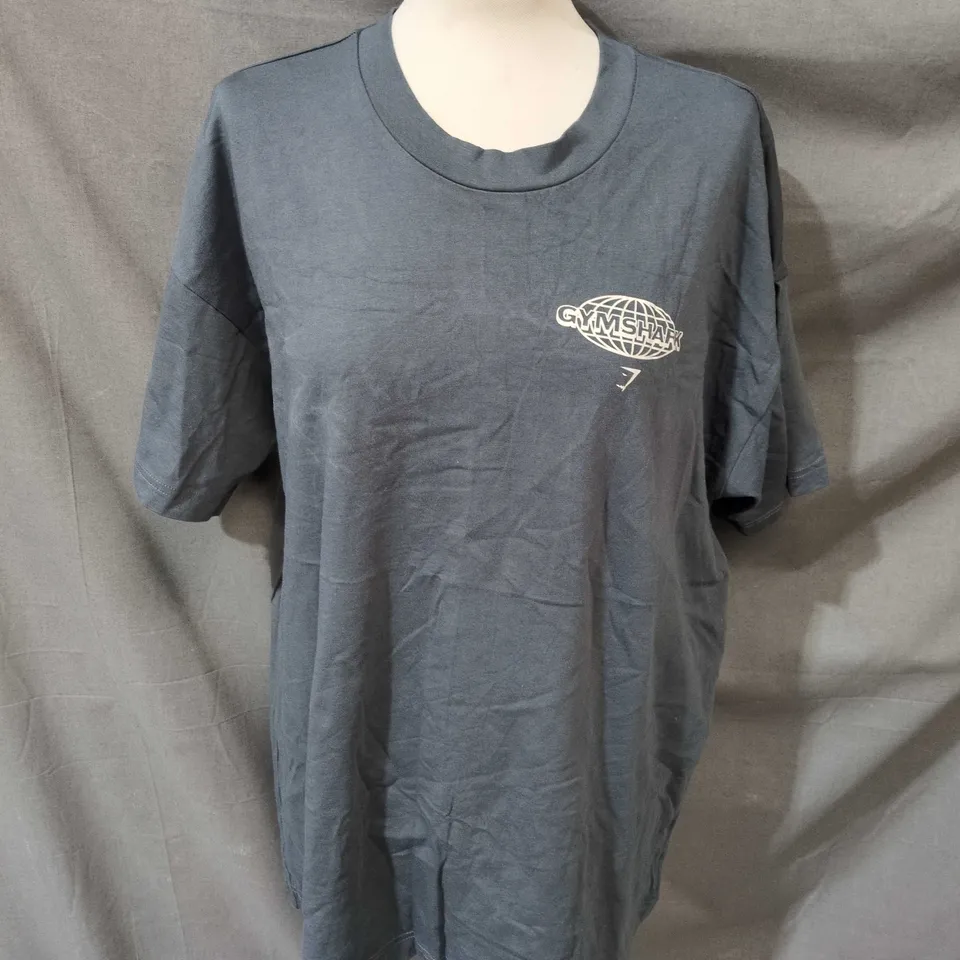 GYMSHARK T-SHIRT – DARK BLUE-GREY, BACK GLOBE PRINT, SIZE XL