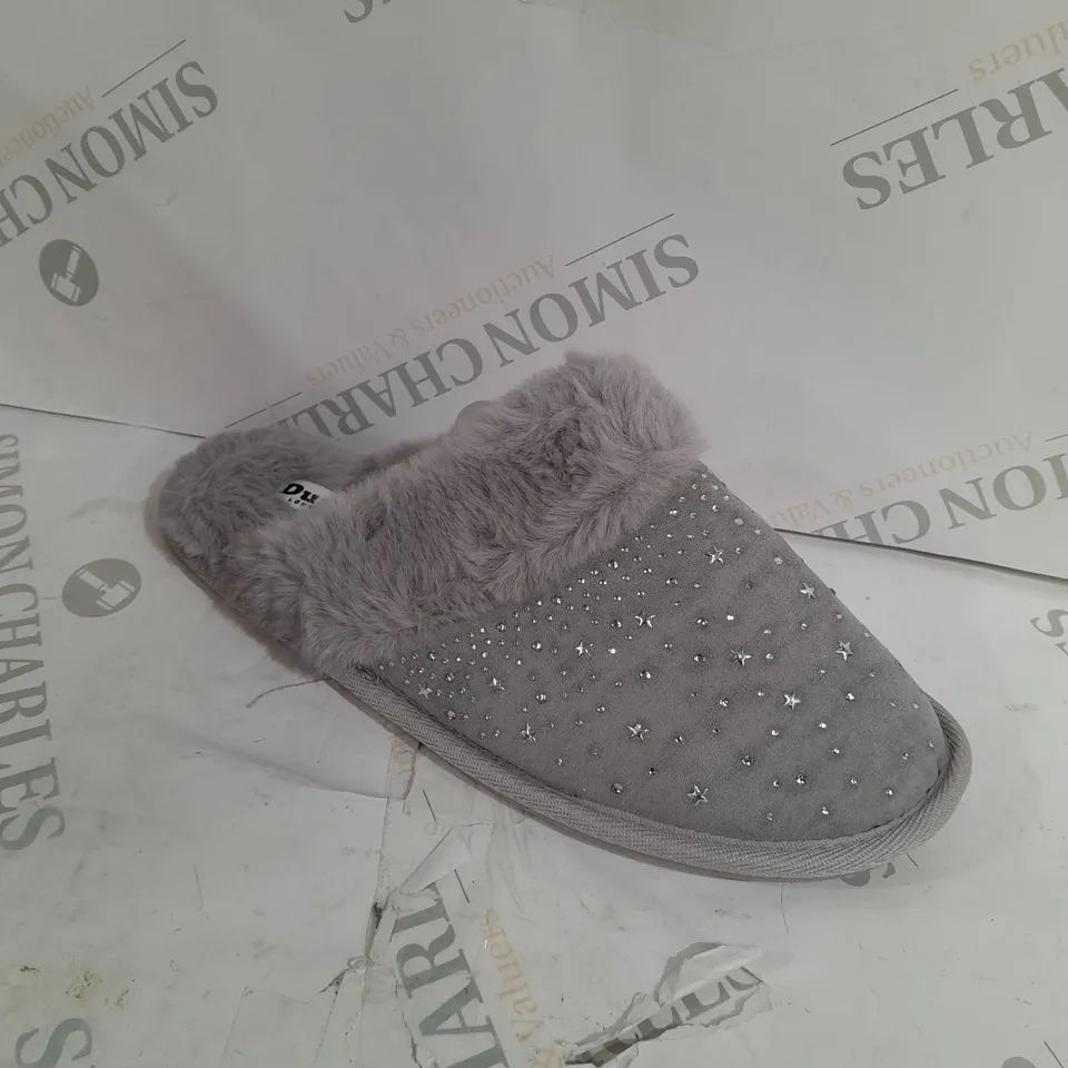  BOXED DUNE GREY SYNTHETIC STAR HOTFIX SLIPPERS SIZE 7