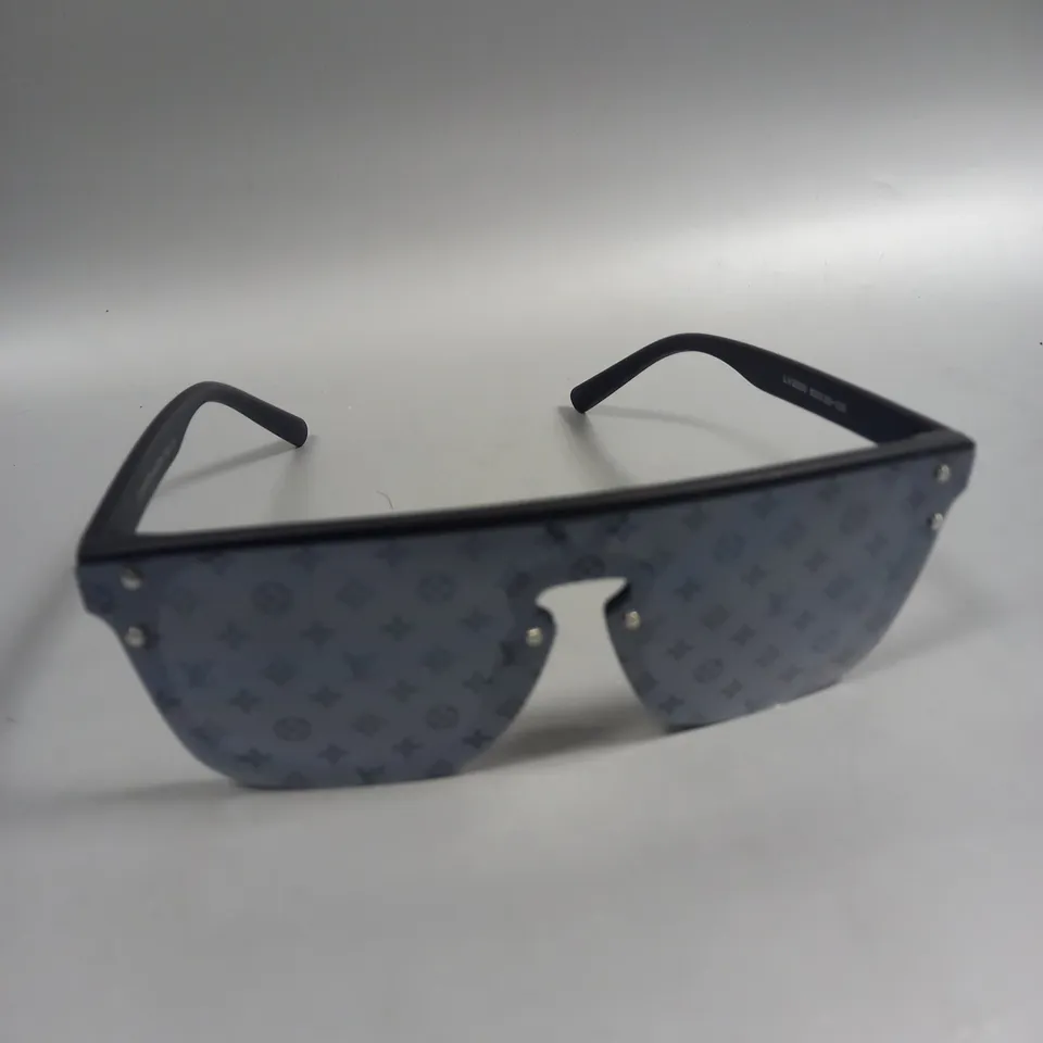 LOUIS VUITTON BLACK PRINT SUNGLASSES 