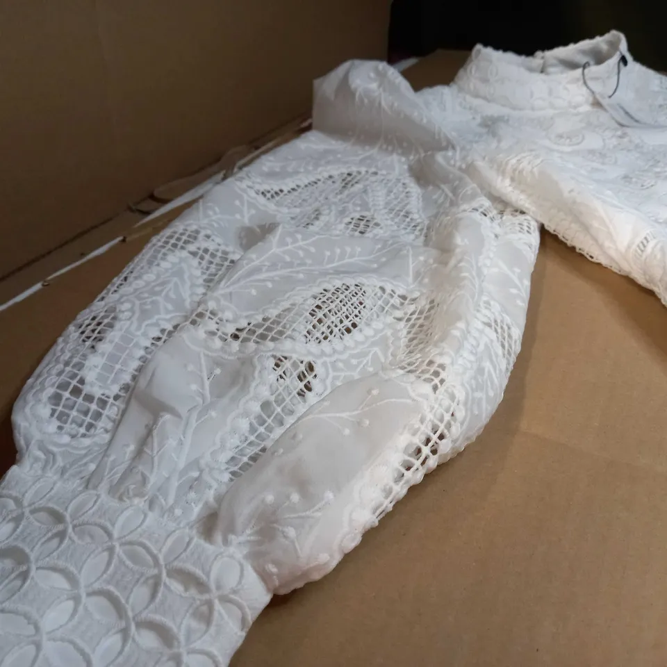 KAREN MILLEN WHITE LACE RUFFLE TRIM DETAILED WOVEN DRESS - SIZE 10