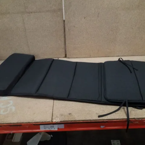 BOXED CHAISE LOUNGE GARDEN SEAT/BACK CUSHION