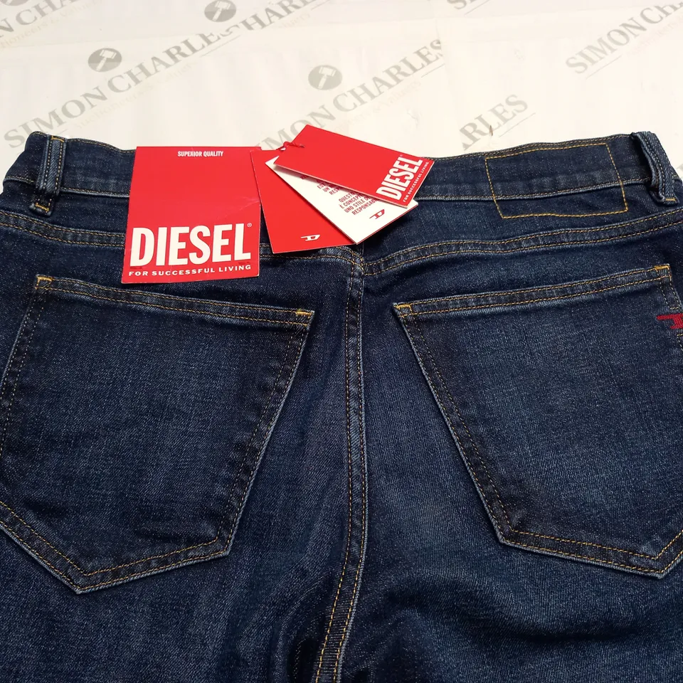 DIESEL SLIM FIT MID WAIST JEANS - W32 L34