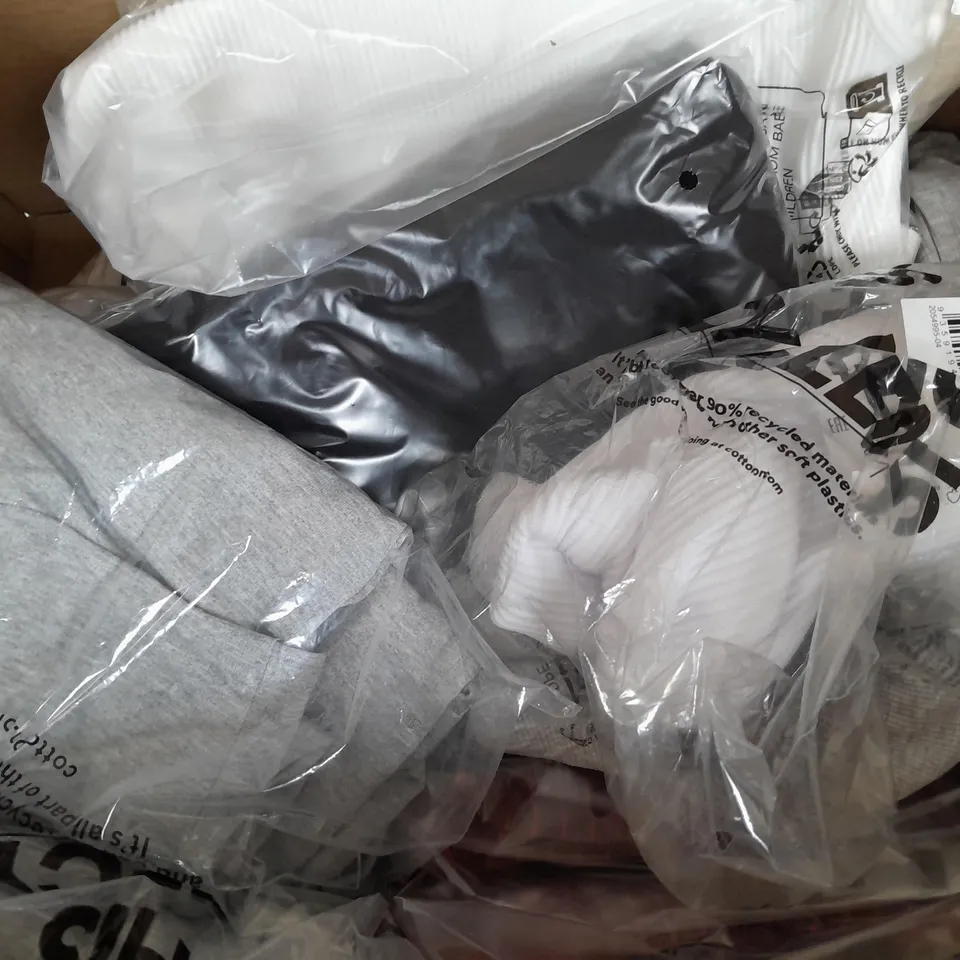 APPROXIMATELY 20 ASSORTED COTTON ON CLOTHING ITEMS TO INCLUDE RIVIERA SHORT SLEEVE SHIRT IN WHITE SIZE M, EVERFINE OFF THE SHOULDER PULLOVER IN GREY SIZE XS, JEANS SIZE 38EU