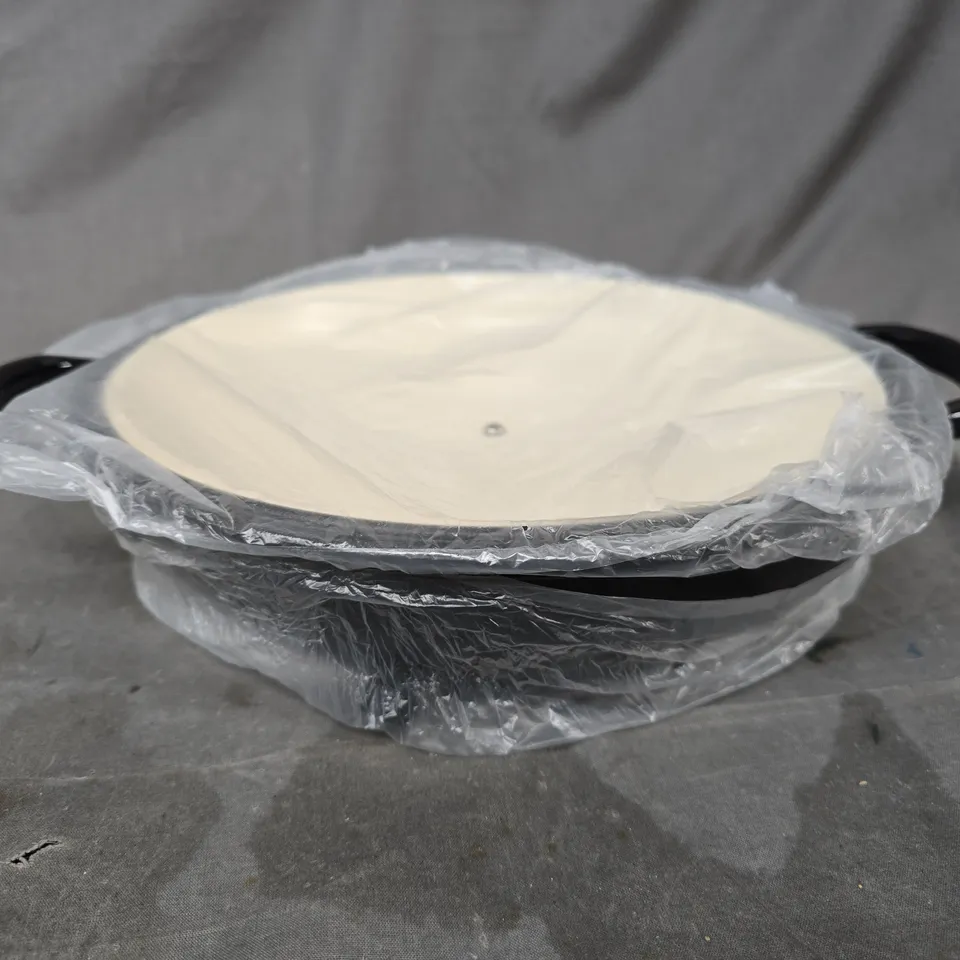 SUNNEX CAST IRON CASSEROLE DISH IN BLACK