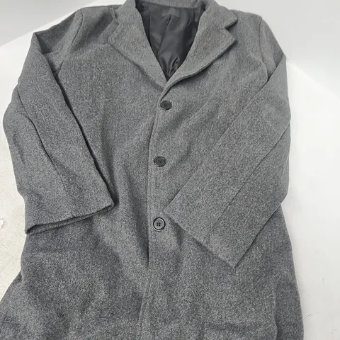 GREY WOOL-BLEND COAT β NOTCHED LAPELS, THREE-BUTTON FRONT
