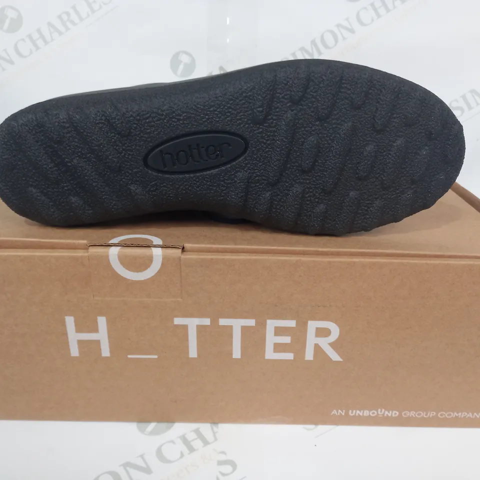 BOXED PAIR OF HOTTER SHOES IN BLACK UK SIZE 6