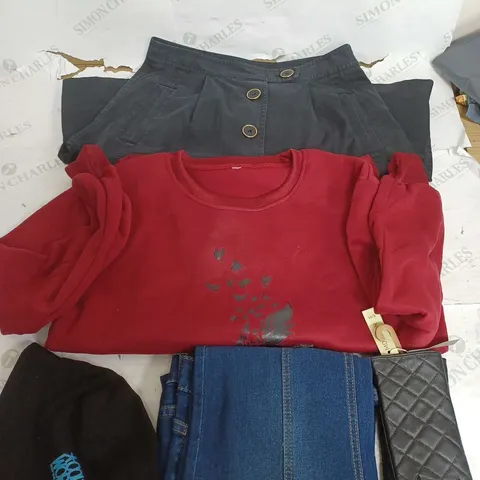 BOX OF APPROXIMATELY 22 ASSORTED CLOTHING ITEMS TO INCLUDE - HAT , GLOVES , JUMPER ETC
