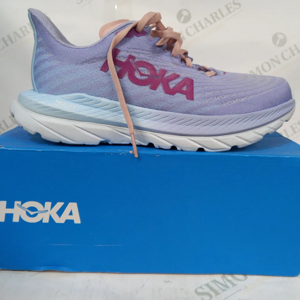 BOXED PAIR OF HOKA MACH 5 SHOES IN VIOLET UK SIZE 6