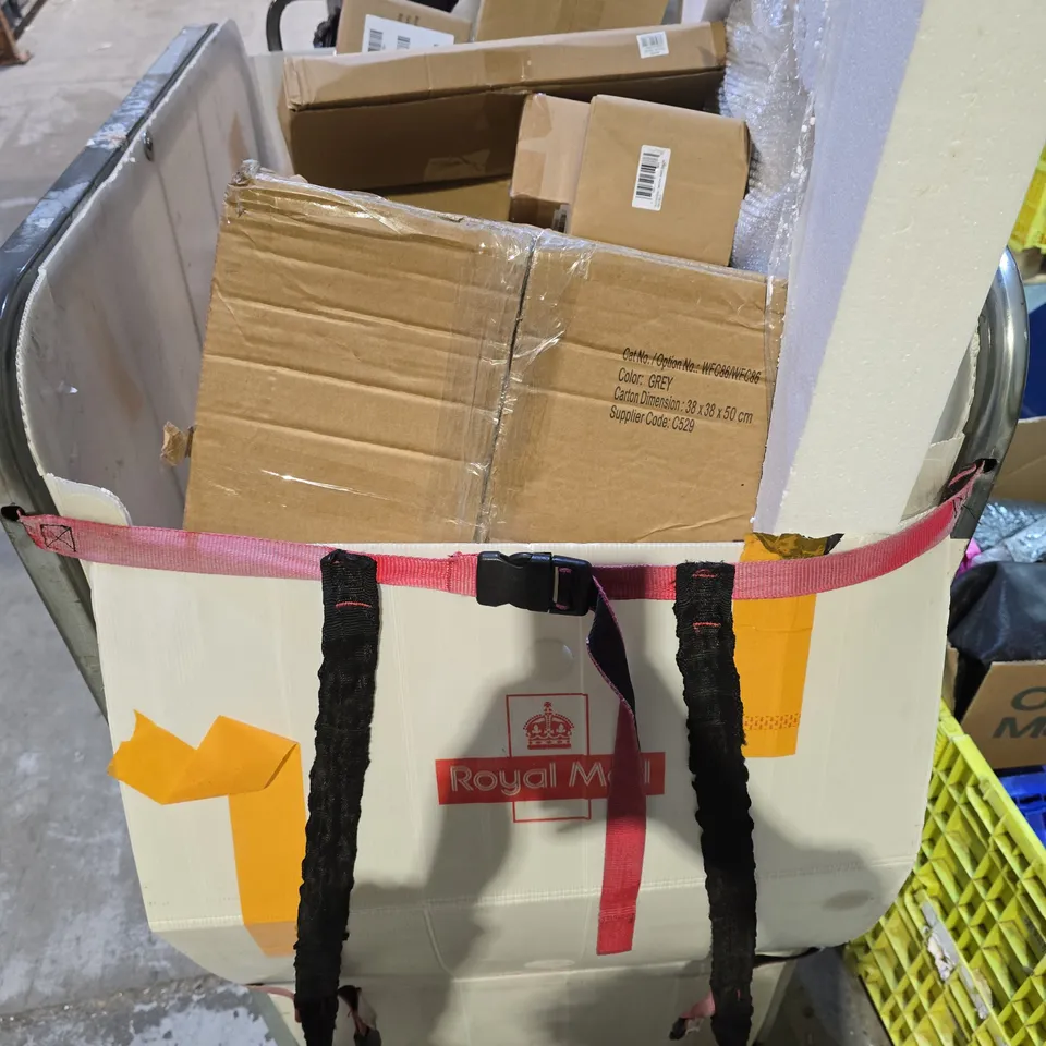 CAGE OF APPROXIMATELY 15 ASSORTED ITEMS TO INCLUDE: BAUBLES AND SNOWMAN DECORATION