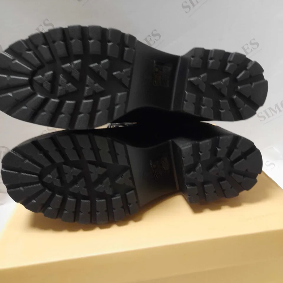 KOI ASTRO STAR & MOON CHUNKY BLACK SUEDE/SILVER BOOTS - SIZE 5