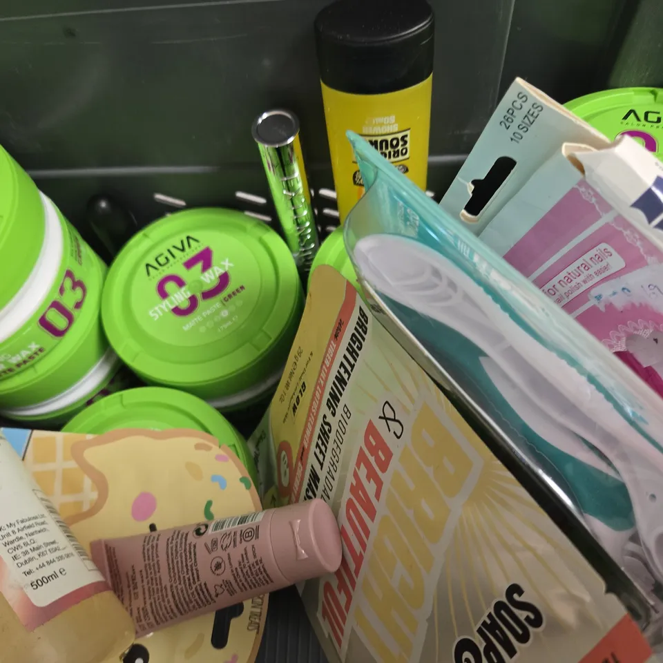 APPROX 12 ASSORTED BEAUTY PRODUCTS TO INCLUDE HAIRBURST CONDITIONER, VOY POWER SHAMPOO, SENSODYNE TOOTHPASTE, ETC